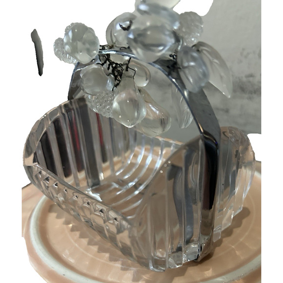 Vintage Lucite Plastic Round Ribbed Dish and Lucite Plastic Grapes attached - Picture 3 of 6